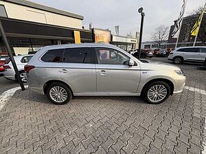 Mitsubishi Outlander Plus 2.4 Plug-In-Hybrid 4WD 