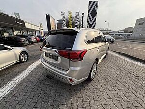 Mitsubishi Outlander Plus 2.4 Plug-In-Hybrid 4WD 