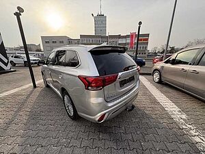 Mitsubishi Outlander Plus 2.4 Plug-In-Hybrid 4WD 