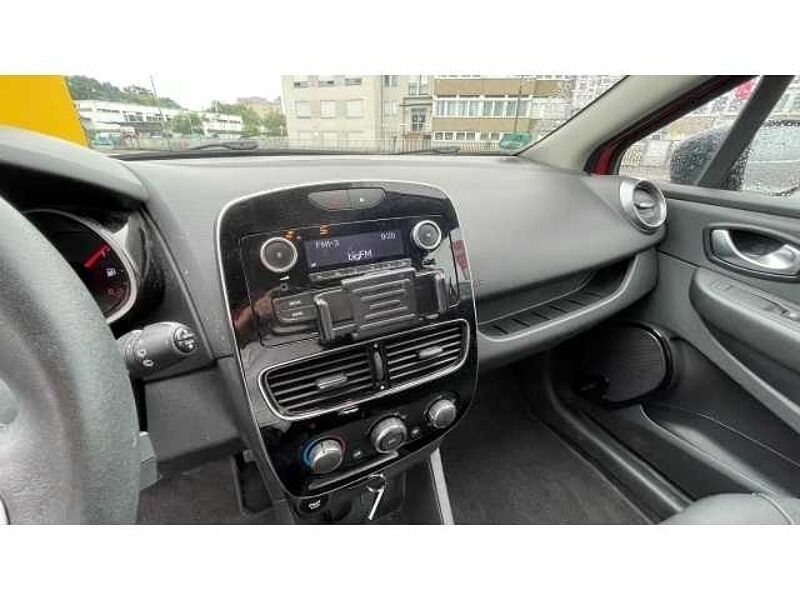 Renault Clio IV LIMITED 1.2 16V 75