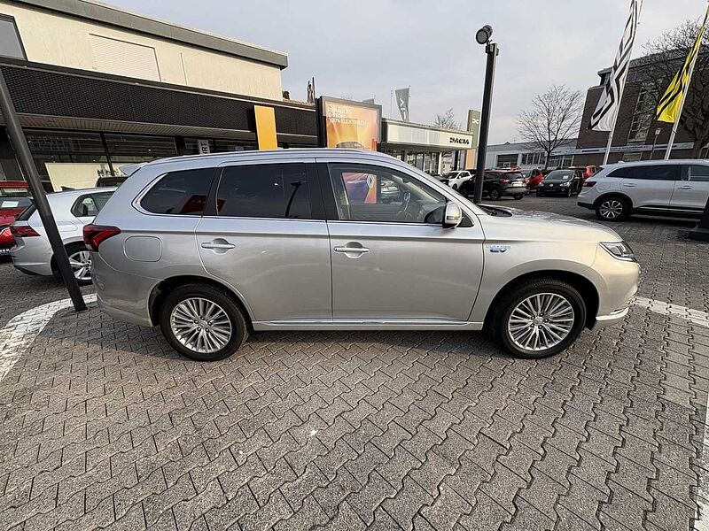 Mitsubishi Outlander Plus 2.4 Plug-In-Hybrid 4WD