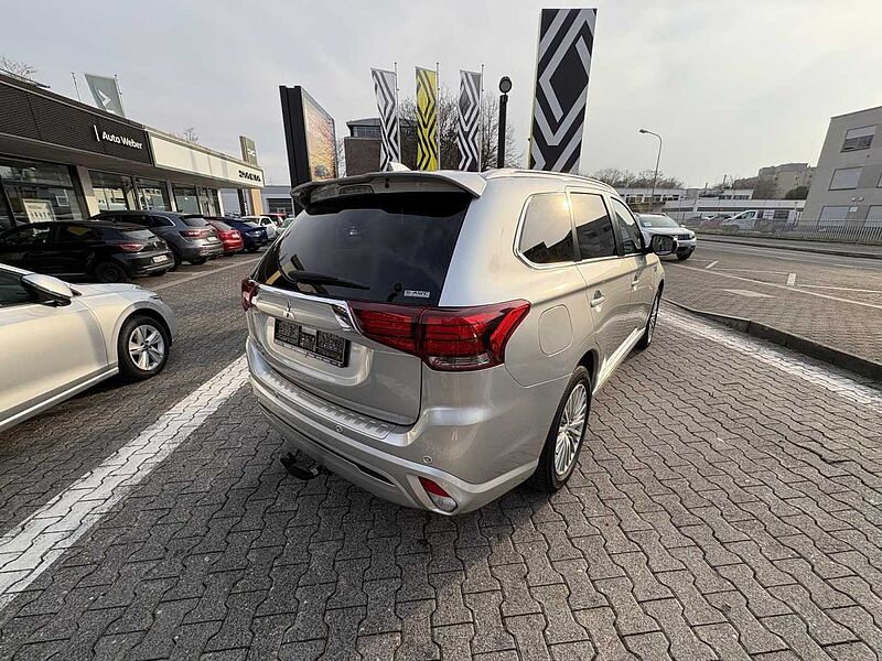 Mitsubishi Outlander Plus 2.4 Plug-In-Hybrid 4WD