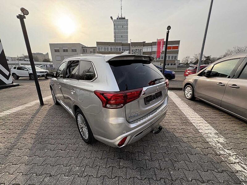 Mitsubishi Outlander Plus 2.4 Plug-In-Hybrid 4WD