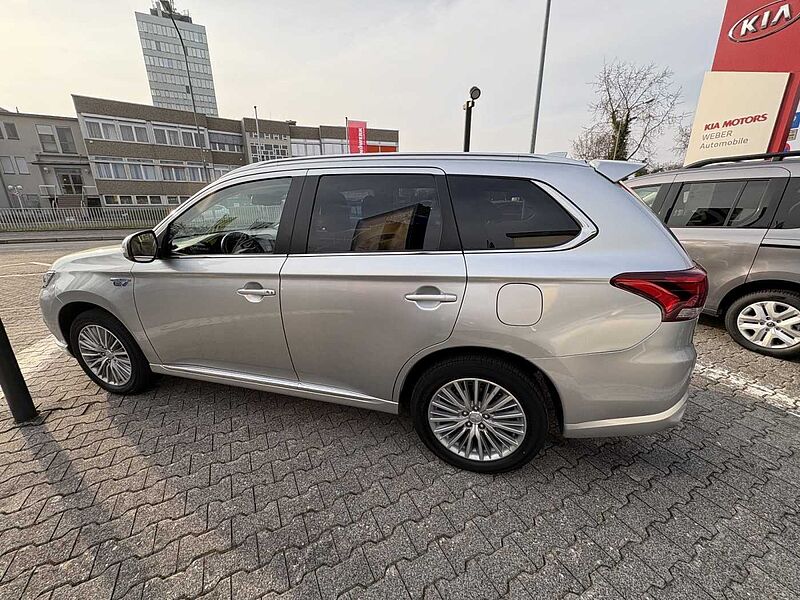 Mitsubishi Outlander Plus 2.4 Plug-In-Hybrid 4WD