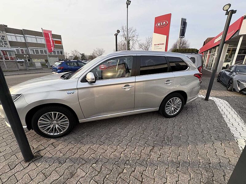 Mitsubishi Outlander Plus 2.4 Plug-In-Hybrid 4WD