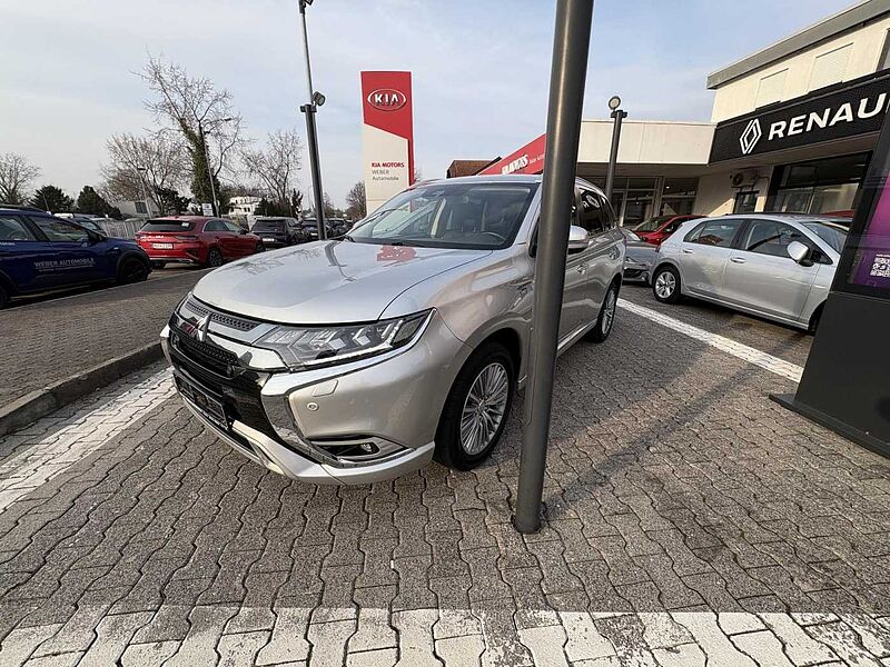 Mitsubishi Outlander Plus 2.4 Plug-In-Hybrid 4WD